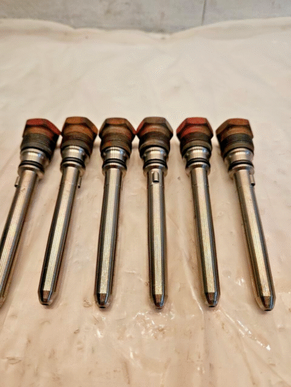 Set of 6 Cummins ISC/ISL 8.3L 8.9L Injector Fuel Supply Connector 2872288 OEM - 115$ Picture 1 of 3 Picture 2 of 3