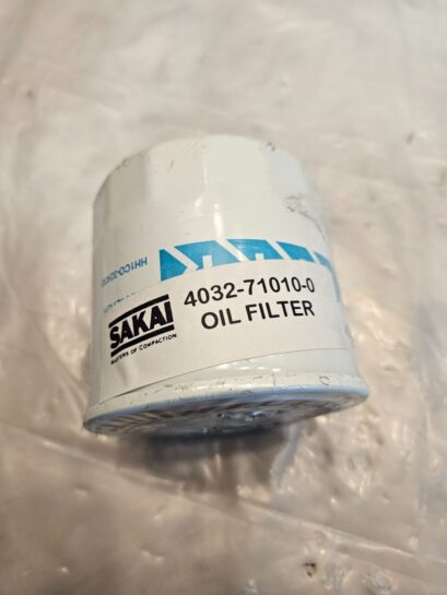 Kubota hh1c0-32430 Sakai 4032-71010-0 spin on Oil Filter - 30$ Picture 1 of 3