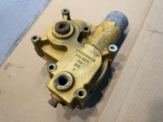 Caterpillar C12 CAT Diesel Engine Thermostat Housing 129-2886 OEM - 200$ Picture 1 of 3 Picture 2 of 3