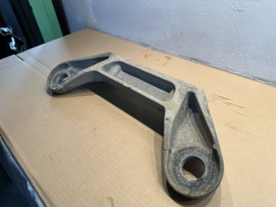 CAT Caterpillar C-15 Front Diesel Engine Mount Peterbilt 389 F856024 OEM - 225$ Picture 1 of 3