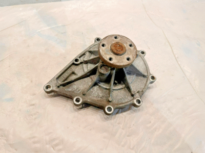 DETROIT DIESEL DD15 Engine Water Pump A472 200 04 01 A4722000401 OEM