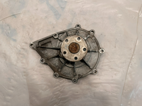 DETROIT DIESEL DD15 Engine Water Pump A472 200 04 01 A4722000401 OEM - 130$ Picture 1 of 4 Picture 2 of 4