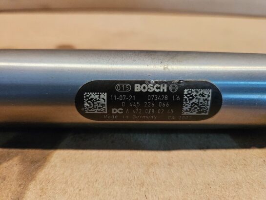 Detroit Diesel DD15 Engine Fuel Distributor Rail 4720780245 OEM - 360$ Picture 1 of 4 Picture 2 of 4