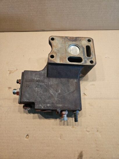 2012 Cummins ISX15 Diesel Engine Lower Thermostat Housing OEM 3686382 - 150$ Picture 1 of 4 Picture 2 of 4
