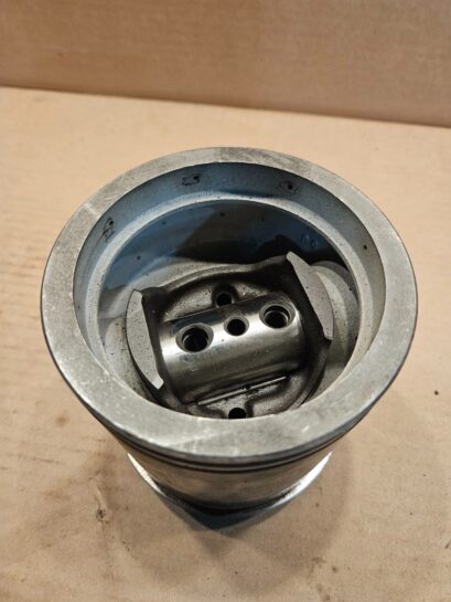 Detroit Diesel 8V92 Engine Piston OEM 5144872 - 80$ Picture 1 of 2