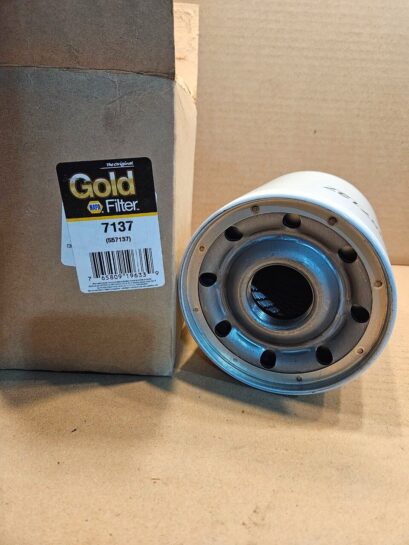 New NAPA Gold Spin on Oil Filter 7137 - 30$ Picture 1 of 3