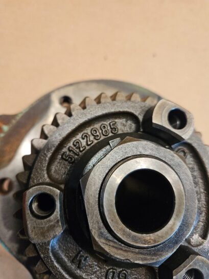 Detroit Diesel 8v92 Engine Blower Drive Gear Assembly 5122985 OEM - 120$ Picture 1 of 3 Picture 2 of 3