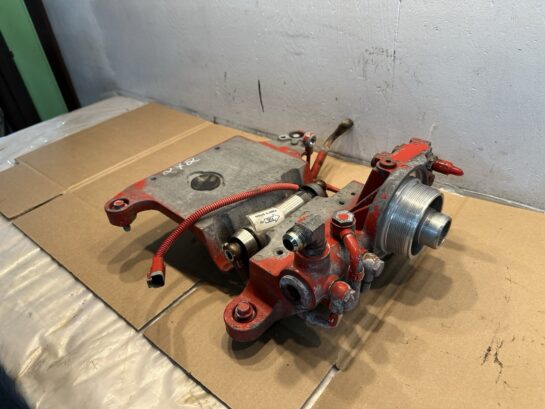 Cummins ISX12 Diesel Fuel Filter Head Bracket 4298554 With Fuel Pump 3686718 OEM - 365$ Picture 1 of 4