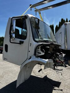 2004 FREIGHTLINER M2 106 CAB ASSEMBLY DAYCAB (Driver door missing)