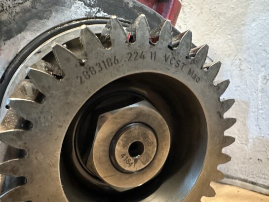 2011 Cummins ISX12 DIESEL ENGINE FUEL INJECTION PUMP 2872929 OEM 2872931 - 2150$ Picture 1 of 6 Picture 2 of 6