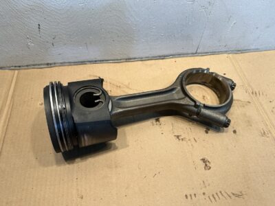 Detroit Diesel DD13 Connecting Rod 47100, A47102 with Piston