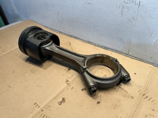 Detroit Diesel DD13 Connecting Rod 47100, A47102 with Piston - 165$ Picture 1 of 4