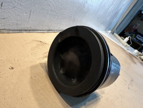 Detroit Diesel DD13 Connecting Rod 47100, A47102 with Piston - 165$ Picture 1 of 4 Picture 2 of 4 Picture 3 of 4