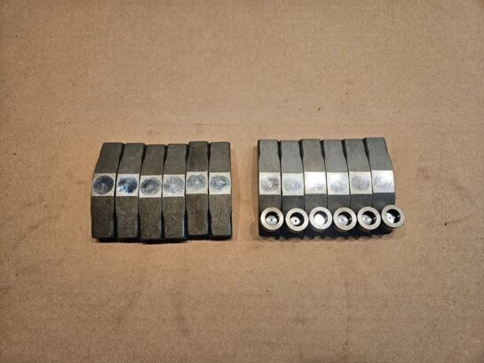 Cummins ISX15 CM870 CM2350 Exhaust Valve Bridge 4059329 and Intake 4059343 OEM - 240$ Picture 1 of 2