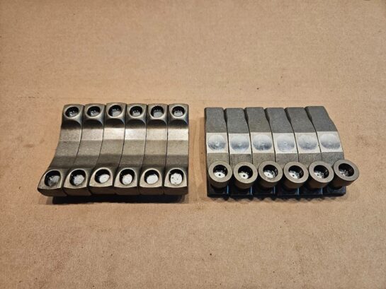 Cummins ISX15 CM870 CM2350 Exhaust Valve Bridge 4059329 and Intake 4059343 OEM - 240$ Picture 1 of 2 Picture 2 of 2