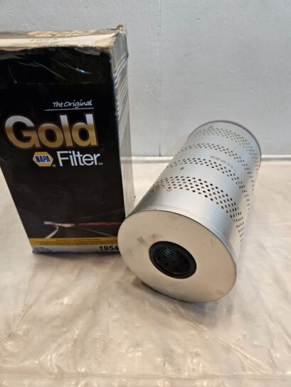 New Napa Gold 1954 oil Filter - 30$ Picture 1 of 3