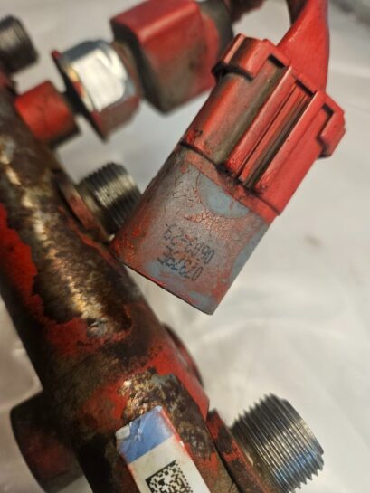 Cummins ISX12 Diesel Engine Fuel Accumulator Rail 4307370 OEM - 350$ Picture 1 of 4 Picture 2 of 4