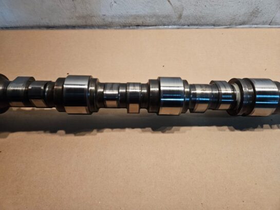 CUMMINS ISX12 ISX 11.9l Diesel Engine Camshaft 4312001 with gear OEM - 1650$ Picture 1 of 9 Picture 2 of 9