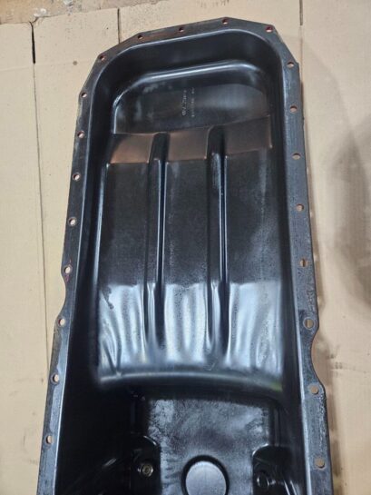 2009 CUMMINS ISX DOHC DIESEL ENGINE OILPAN HOUSING 4952540 OEM - 525$ Picture 1 of 6 Picture 2 of 6 Picture 3 of 6 Picture 4 of 6