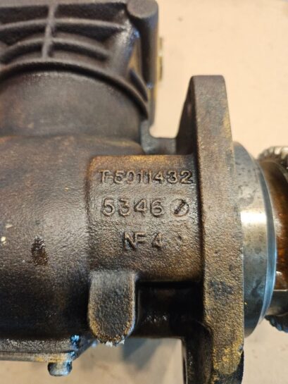 CAT C15 Diesel Engine Bendix Tu Flo Brake Air Compressor T5011432 OEM - 540$ Picture 1 of 5 Picture 2 of 5 Picture 3 of 5 Picture 4 of 5