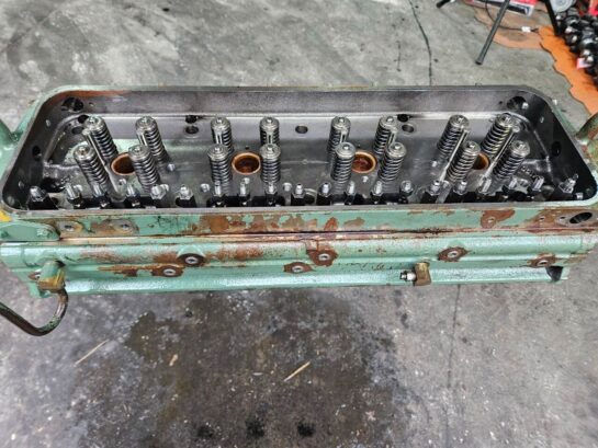 DETROIT DIESEL 4-71 Complete Engine Cylinder Head W/Valves 5102771 OEM - 1450$ Picture 1 of 10 Picture 2 of 10