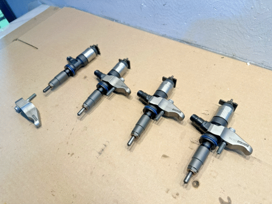 2019 Set of 4 Caterpillar CAT 4.4 Acert Diesel Engine Fuel Injectors 418-3229 OE - 1250$ Picture 1 of 5