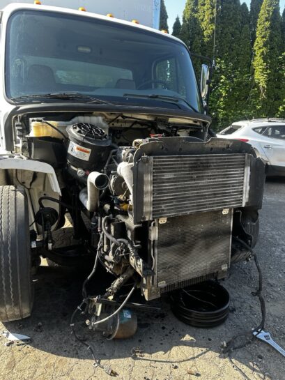 2004 FREIGHTLINER M2-106 Complete BEHR RADIATOR BHTD9438 from Cat C7 OEM - 750$ Picture 1 of 9