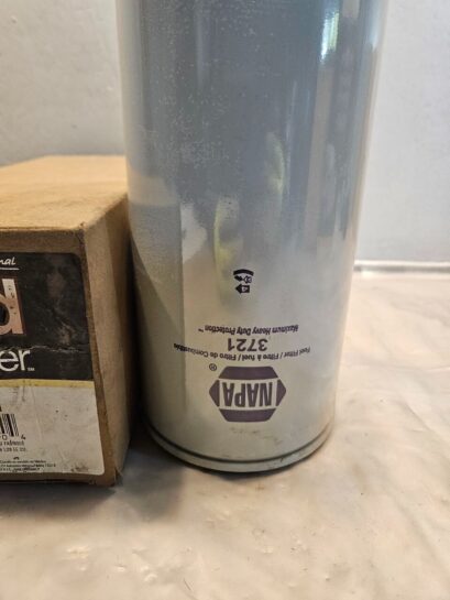 New Napa Gold 3721 Spin on Fuel Filter Baldwin Volvo Mack Donaldson Fleetguard - 35$ Picture 1 of 3 Picture 2 of 3