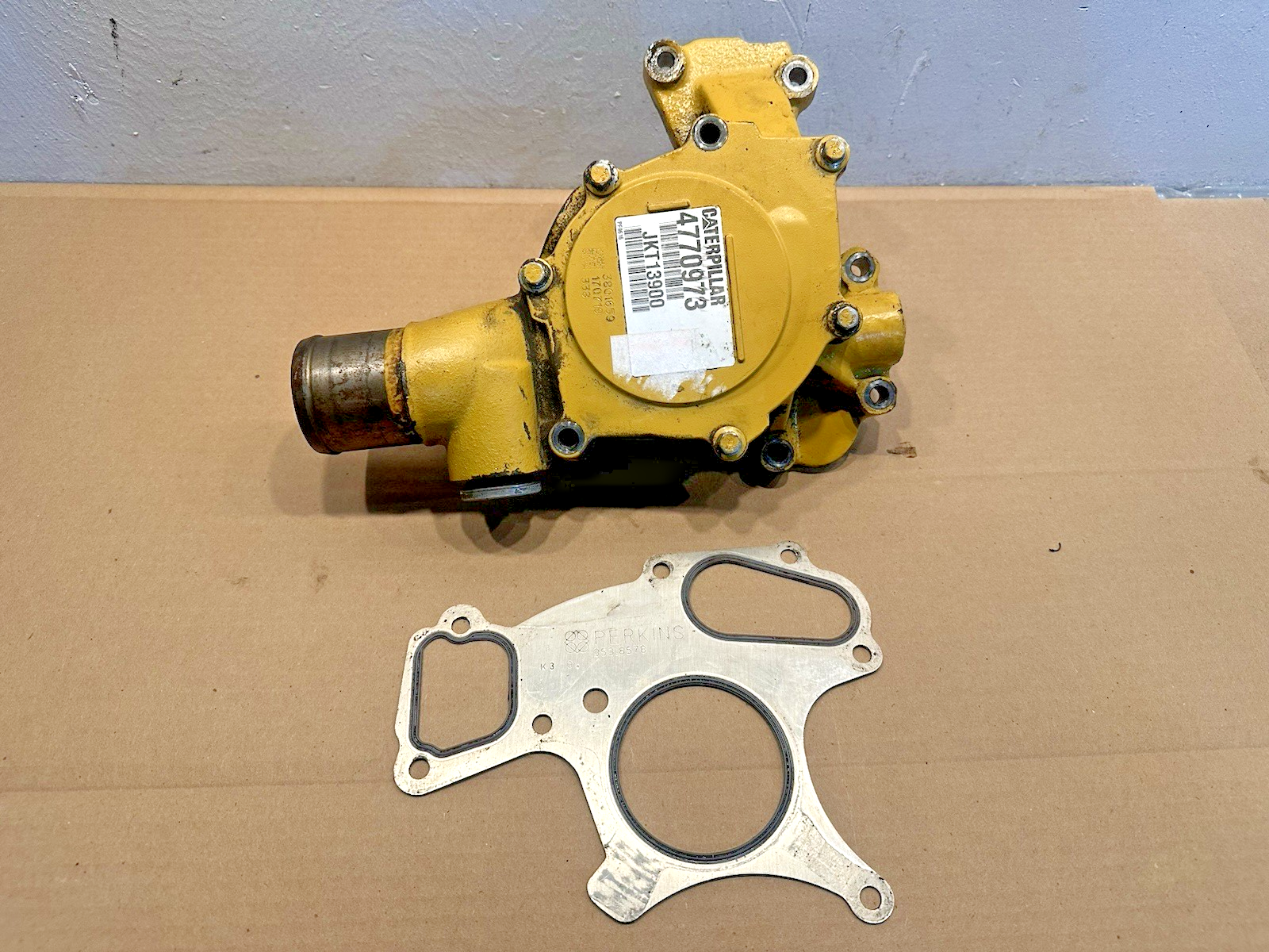 2019 Caterpillar CAT 4.4 Water Pump 380-1659 and Gasket 353-8578 OEM ...