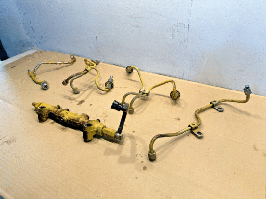 2019 Caterpillar Cat C4.4 Acert Diesel Engine Fuel Rail M2N08-09 with Lines OEM - 345$ Picture 1 of 3