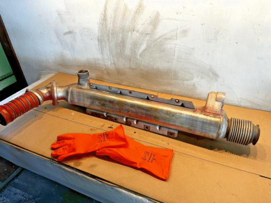 2009 Cummins ISX 400ST DOHC Diesel Engibe EGR Cooler 3689035 OEM - 675$ Picture 1 of 4 Picture 2 of 4 Picture 3 of 4 Picture 4 of 4