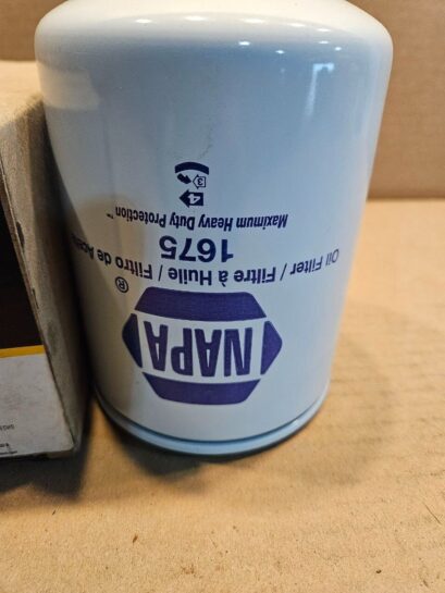 New Napa Gold Oil Filter 1675 for Mitsubishi Fuso - 45$ Picture 1 of 3 Picture 2 of 3