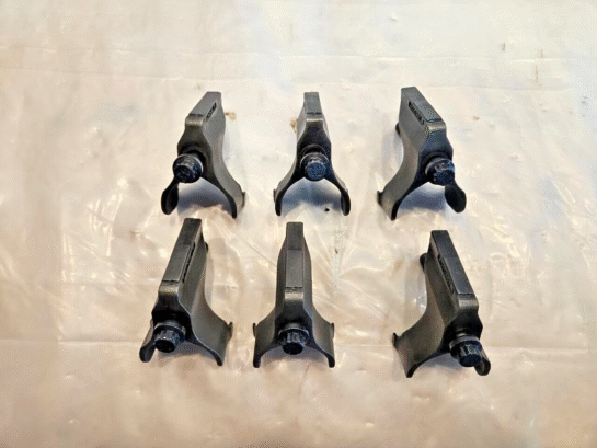 Set of 6 CUMMINS ISX15 450ST DOHC DIESEL ENGINE INJECTOR CLAMPS 4010231 OEM - 100$ Picture 1 of 3