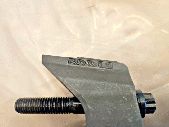 Set of 6 CUMMINS ISX15 450ST DOHC DIESEL ENGINE INJECTOR CLAMPS 4010231 OEM - 100$ Picture 1 of 3 Picture 2 of 3 Picture 3 of 3