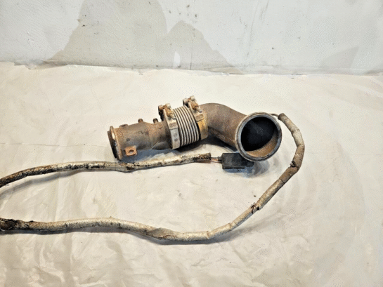 CAT C15 DIESEL ENGINE EGR RECIRCULATION VENTURI/MIXER 288-3833 OEM - 160$ Picture 1 of 2 Picture 2 of 2