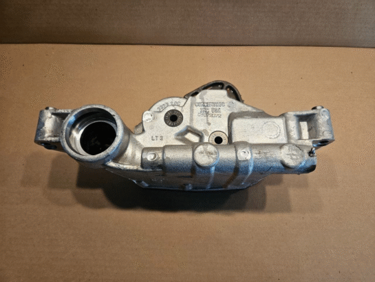 2012 CUMMINS ISX15 Diesel Engine OIL PUMP Assembly 2892706 OEM - 400$ Picture 1 of 4