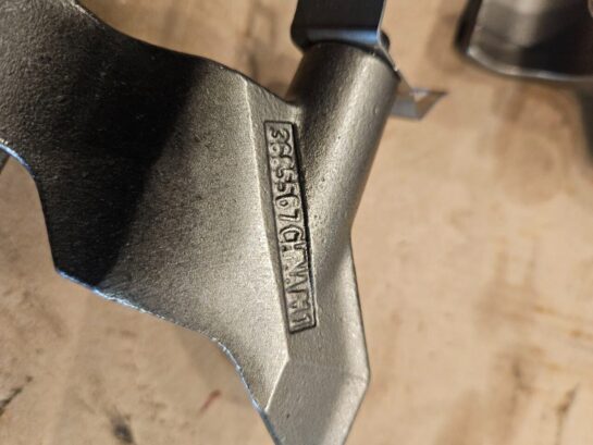 Set of 6 Cummins ISX15 Engine Fuel Injector Hold Down Clamps 3685567 OEM - 120$ Picture 1 of 2