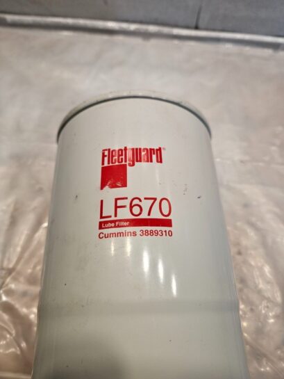Fleetguard Genuine Oil Lube Spin on Filter LF670 Cummins 3889310 - 30$ Picture 1 of 2