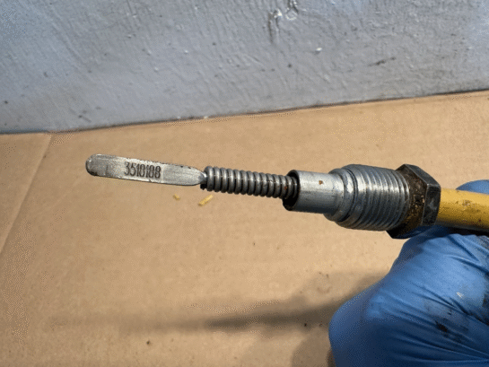 Caterpillar CAT C4.4 Diesel Engine Oil Gauge and Dipstick 3518188 Loader 910 OEM - 125$ Picture 1 of 3 Picture 2 of 3