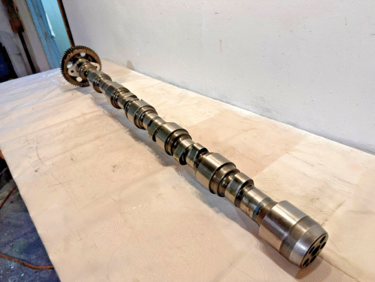 GENUINE Cummins ISX12 11.9L DIESEL ENGINE CAMSHAFT WITH GEAR 4331284 OEM 4313701 - 1050$ Picture 1 of 3