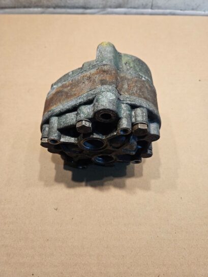 2003 Cat Caterpillar C10 / C12 Power Steering Pump OEM - 200$ Picture 1 of 4 Picture 2 of 4