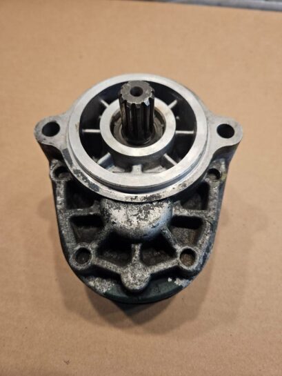 2003 Cat Caterpillar C10 / C12 Power Steering Pump OEM - 200$ Picture 1 of 4 Picture 2 of 4 Picture 3 of 4