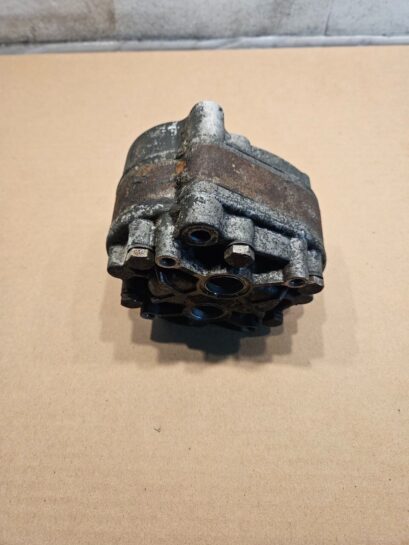 2003 Cat Caterpillar C10 / C12 Power Steering Pump OEM - 200$ Picture 1 of 4 Picture 2 of 4 Picture 3 of 4 Picture 4 of 4