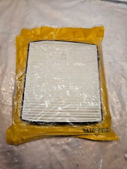 CATERPILLAR  Standard Efficiency Cabin Air Filter 4352997 CAT 435-2997 - 75$ Picture 1 of 2