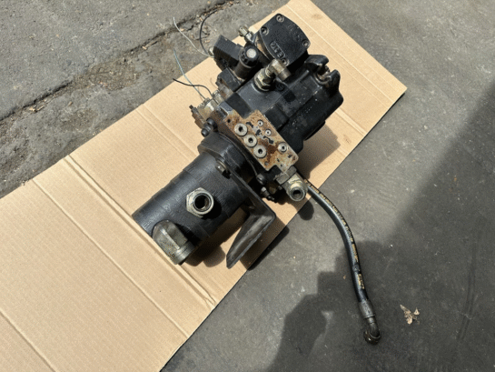 Rexroth Axial Piston Variable Hydraulic Pump | R902055056 OEM 40266308 - 3950$ Picture 1 of 6 Picture 2 of 6