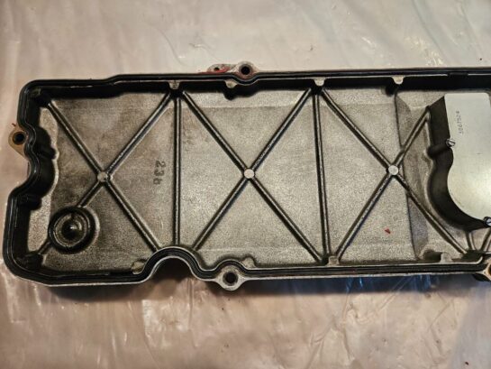Cummins ISL ISC 8.9L 8.3L Diesel Engine Valve Cover 3967762 OEM - 170$ Picture 1 of 6