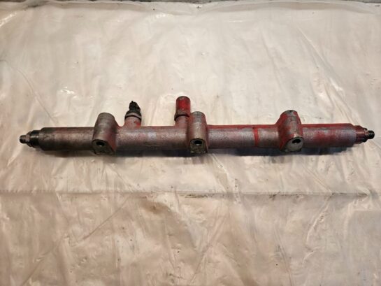 CUMMINS ISL ISC 8.9L DIESEL ENGINE FUEL MANIFOLD 3963815 OEM 0445226025 - 320$ Picture 1 of 3