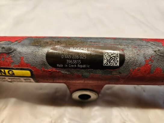 CUMMINS ISL ISC 8.9L DIESEL ENGINE FUEL MANIFOLD 3963815 OEM 0445226025 - 320$ Picture 1 of 3 Picture 2 of 3