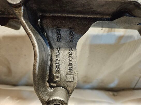 Cummins ISC ISL 8.9L Diesel Engine Rocker arm Housing 3967264 with Wiring OEM - 190$ Picture 1 of 3