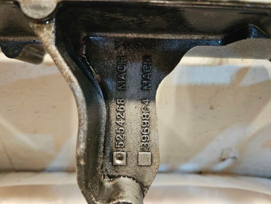 Cummins ISC ISL 8.9L Diesel Engine Rocker arm Housing 3967264 with Wiring OEM - 190$ Picture 1 of 3 Picture 2 of 3 Picture 3 of 3